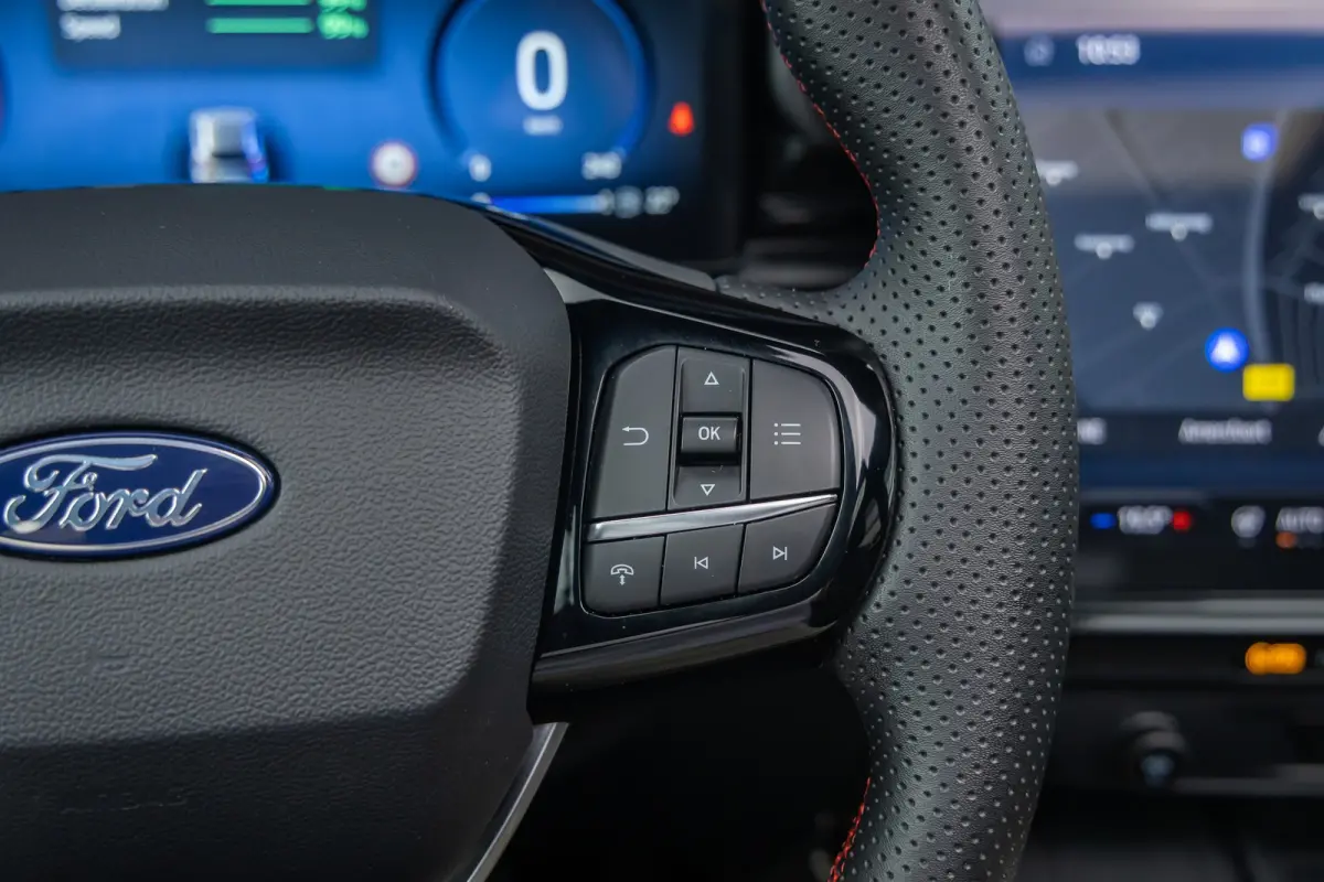1.0 EcoBoost ST-Line X | Elek. Panorama dak | Adaptive Cruise | 360 Camera | Winterpack | B&O | Apple Carplay/Android Auto | Elek. Panorama dak | Adaptive Cruise | 360 Camera | Winterpack | 