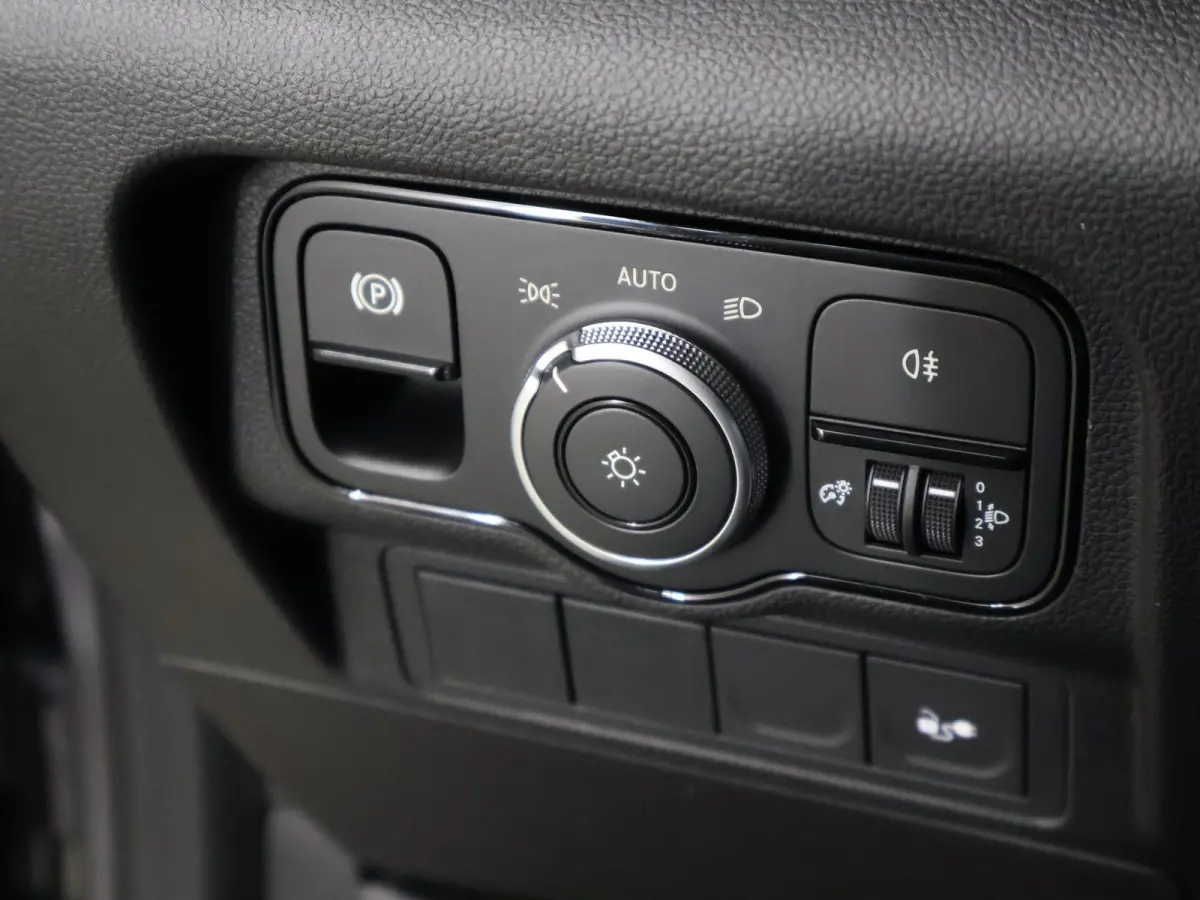 112 Base L2 51 kWh | Achteruitrijcamera | DC laden 75 kW | Climate Control | Multifunctioneel stuurwiel | Cruise control |