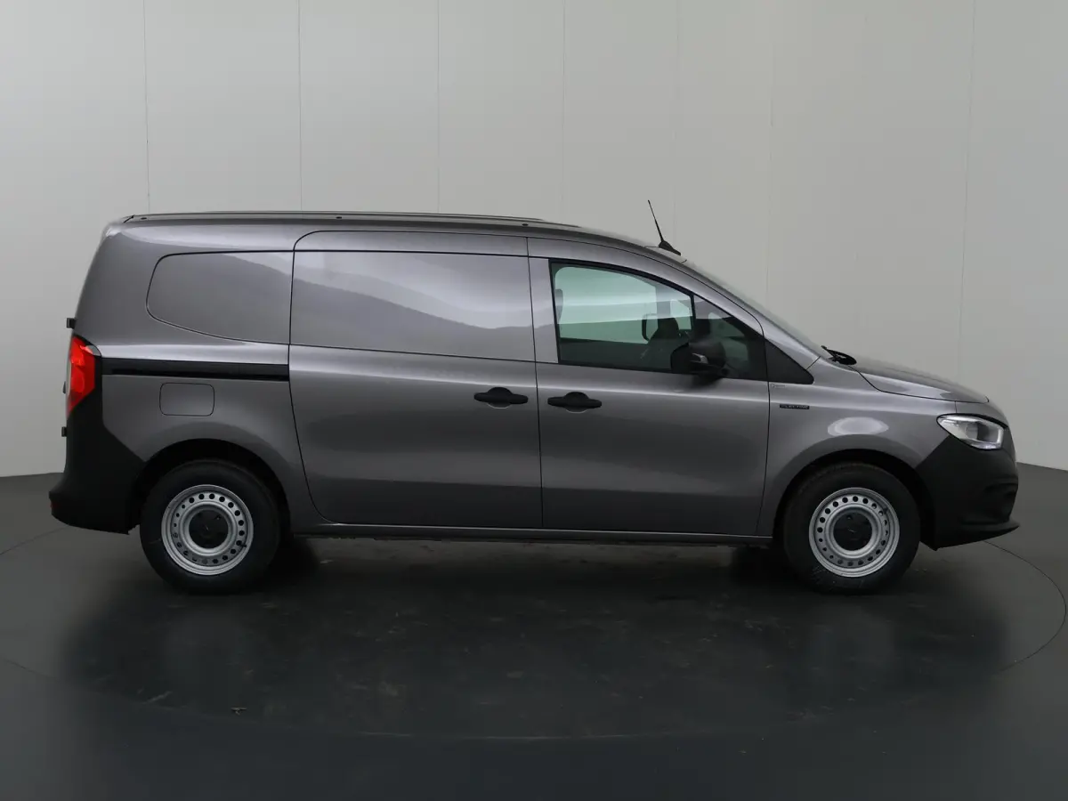 112 Base L2 51 kWh | Achteruitrijcamera | DC laden 75 kW | Climate Control | Multifunctioneel stuurwiel | Cruise control |