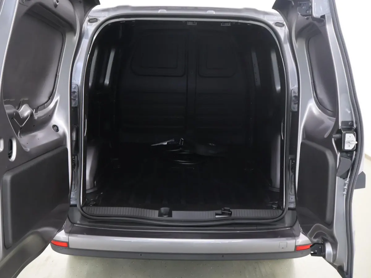112 GB L1 PRO 51kWh | Airco | Dodehoekassistent | LM velgen | Achteruitrijcamera | Dynamisch Exterieurpakket | DC laden 75 kW |