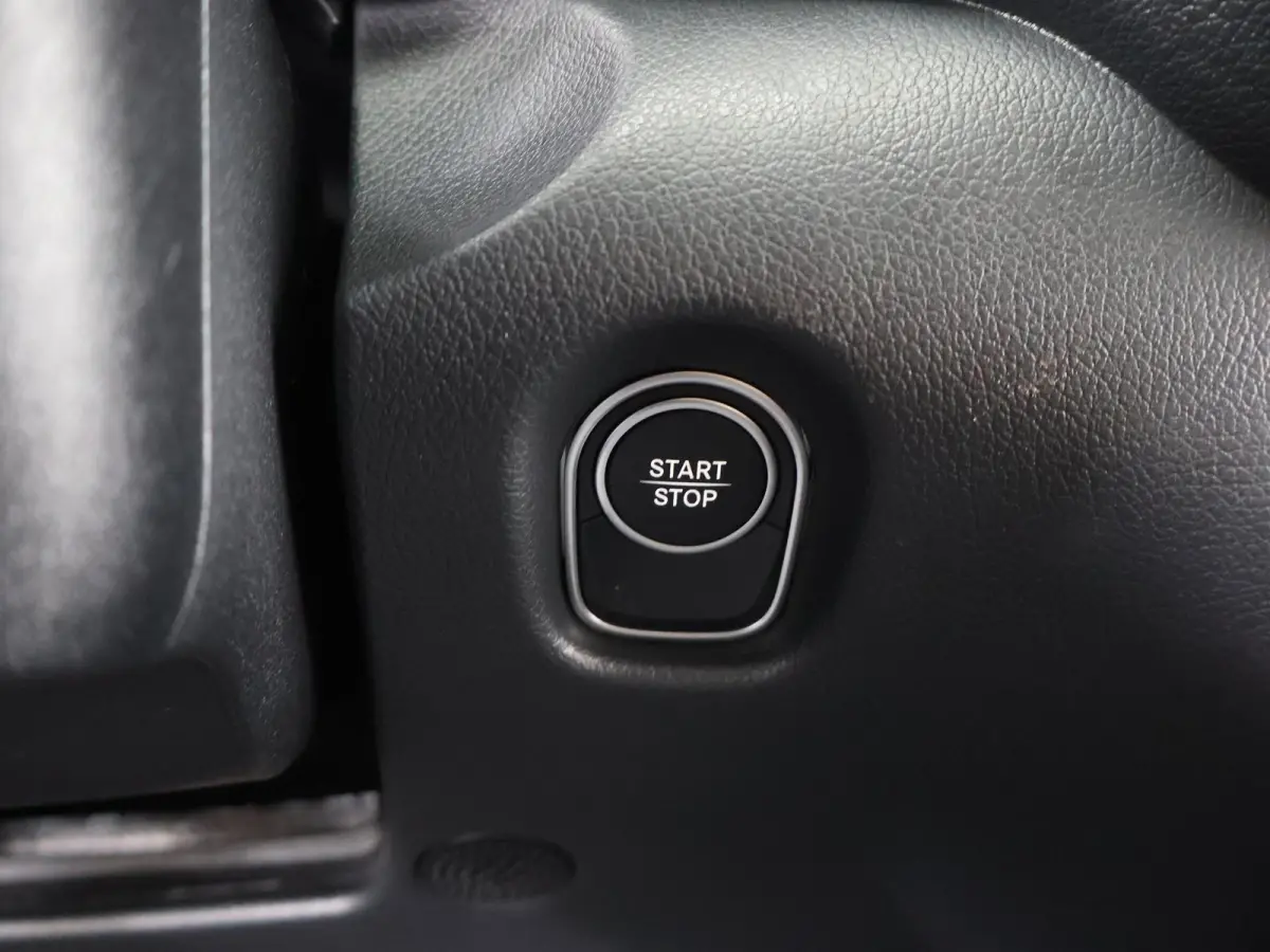 eVito L2 66 kWh | Stoelverwarming | Apple Carplay | Achteruitrijcamera | Airco | Dodehoekassistent |