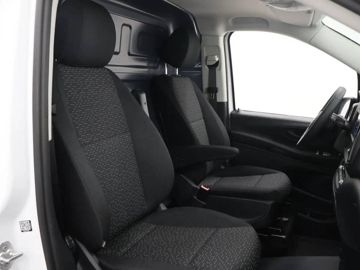 eVito L2 66 kWh | Stoelverwarming | Apple Carplay | Achteruitrijcamera | Airco | Dodehoekassistent |