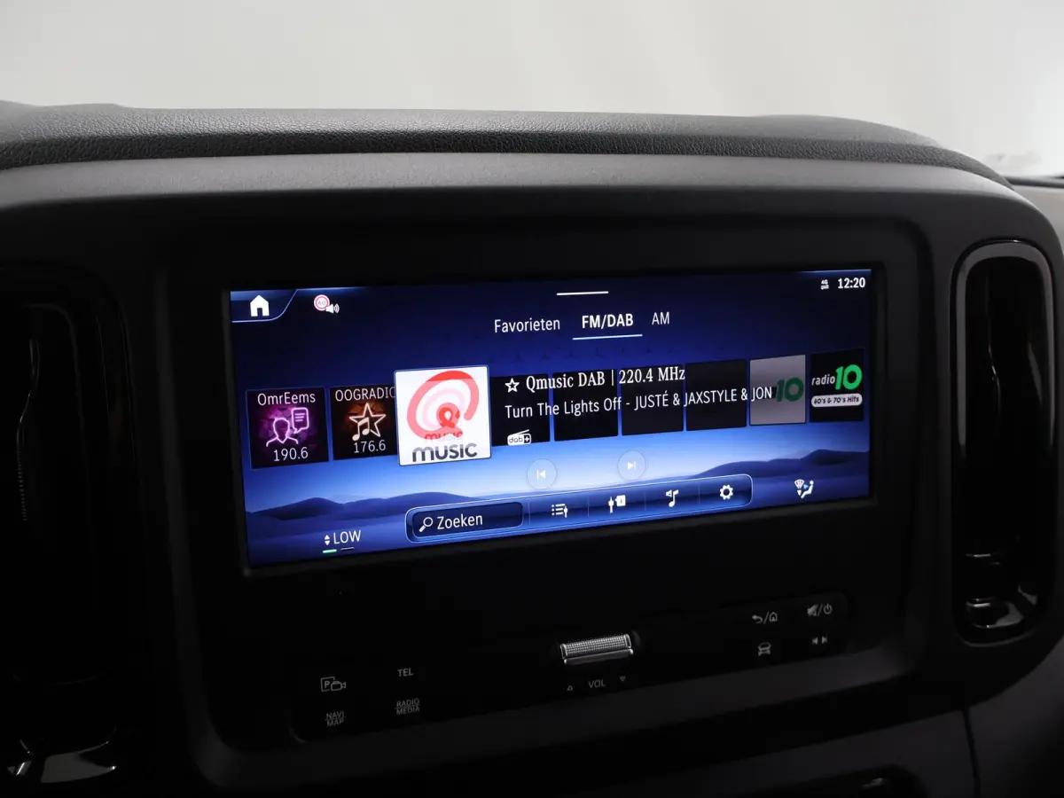 eVito L2 66 kWh | Stoelverwarming | Apple Carplay | Achteruitrijcamera | Airco | Dodehoekassistent |