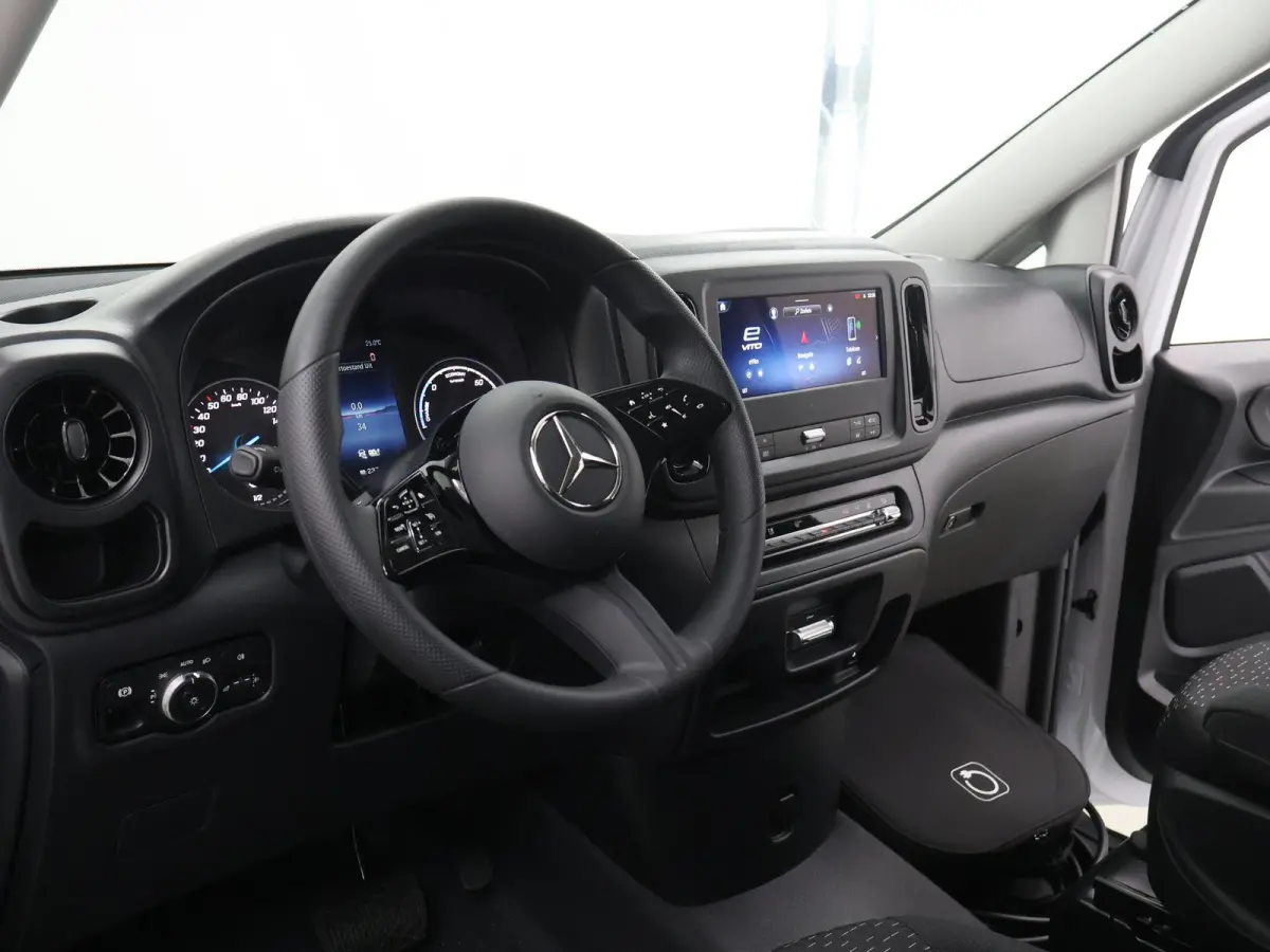 eVito L2 66 kWh | Stoelverwarming | Apple Carplay | Achteruitrijcamera | Airco | Dodehoekassistent |