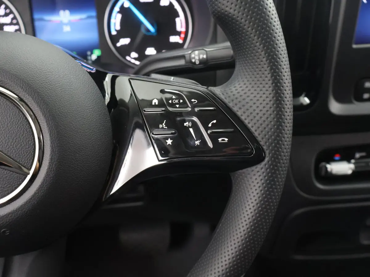 eVito L2 66 kWh | Stoelverwarming | Apple Carplay | Achteruitrijcamera | Airco | Dodehoekassistent |