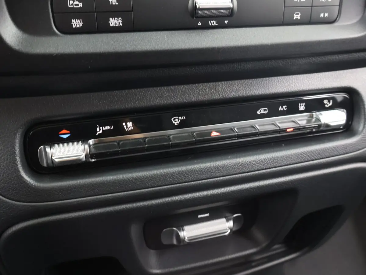 eVito L2 66 kWh | Stoelverwarming | Apple Carplay | Achteruitrijcamera | Airco | Dodehoekassistent |