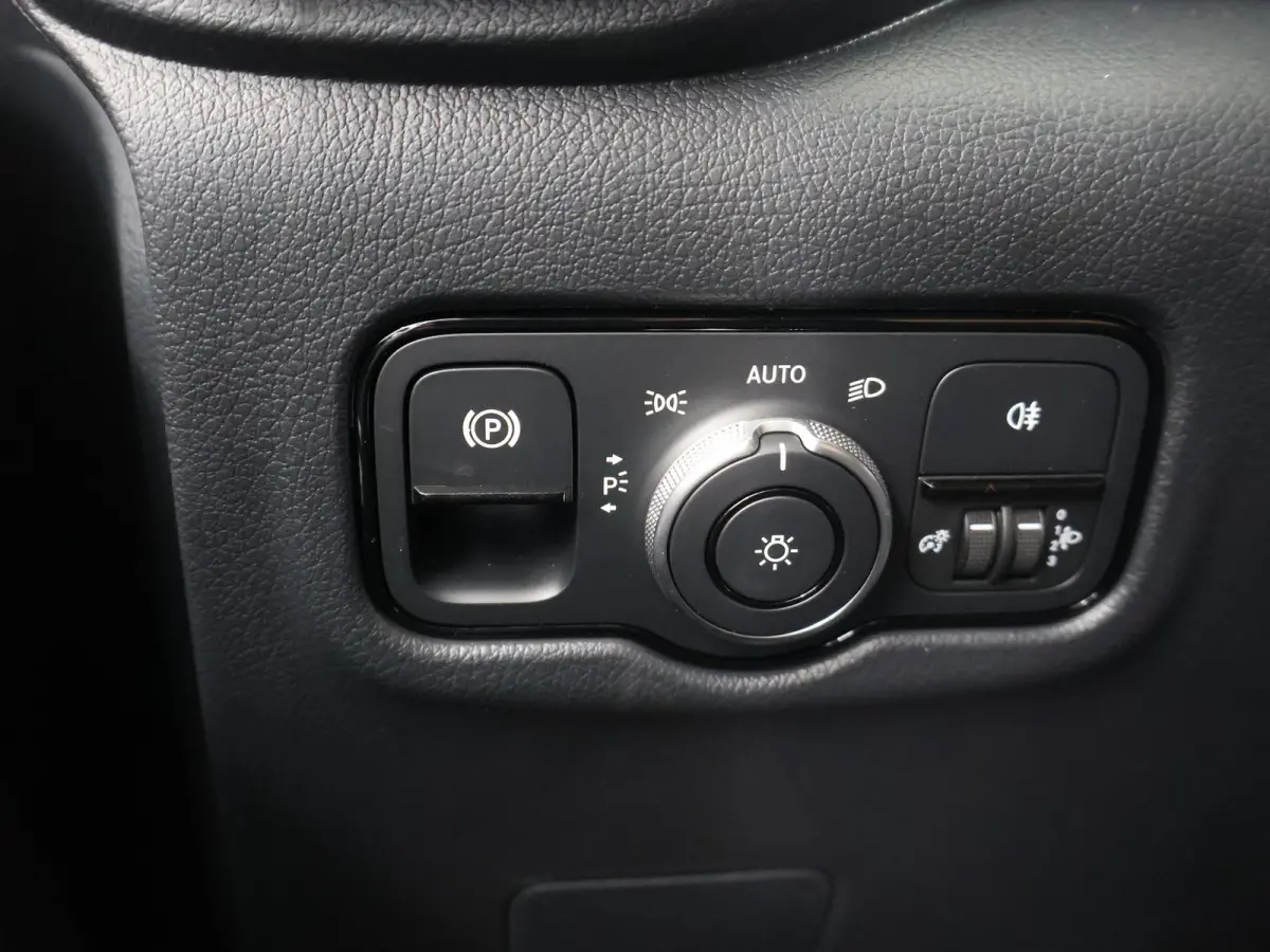 eVito L2 66 kWh | Stoelverwarming | Apple Carplay | Achteruitrijcamera | Airco | Dodehoekassistent |