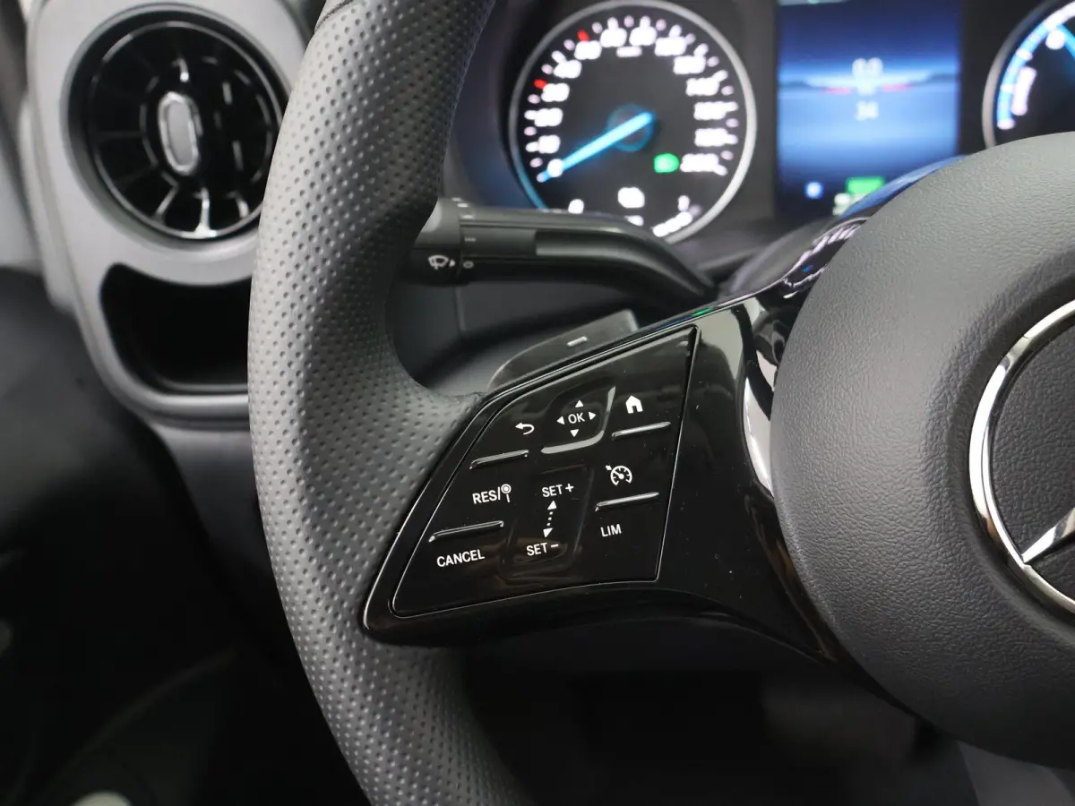 eVito L2 66 kWh | Stoelverwarming | Apple Carplay | Achteruitrijcamera | Airco | Dodehoekassistent |