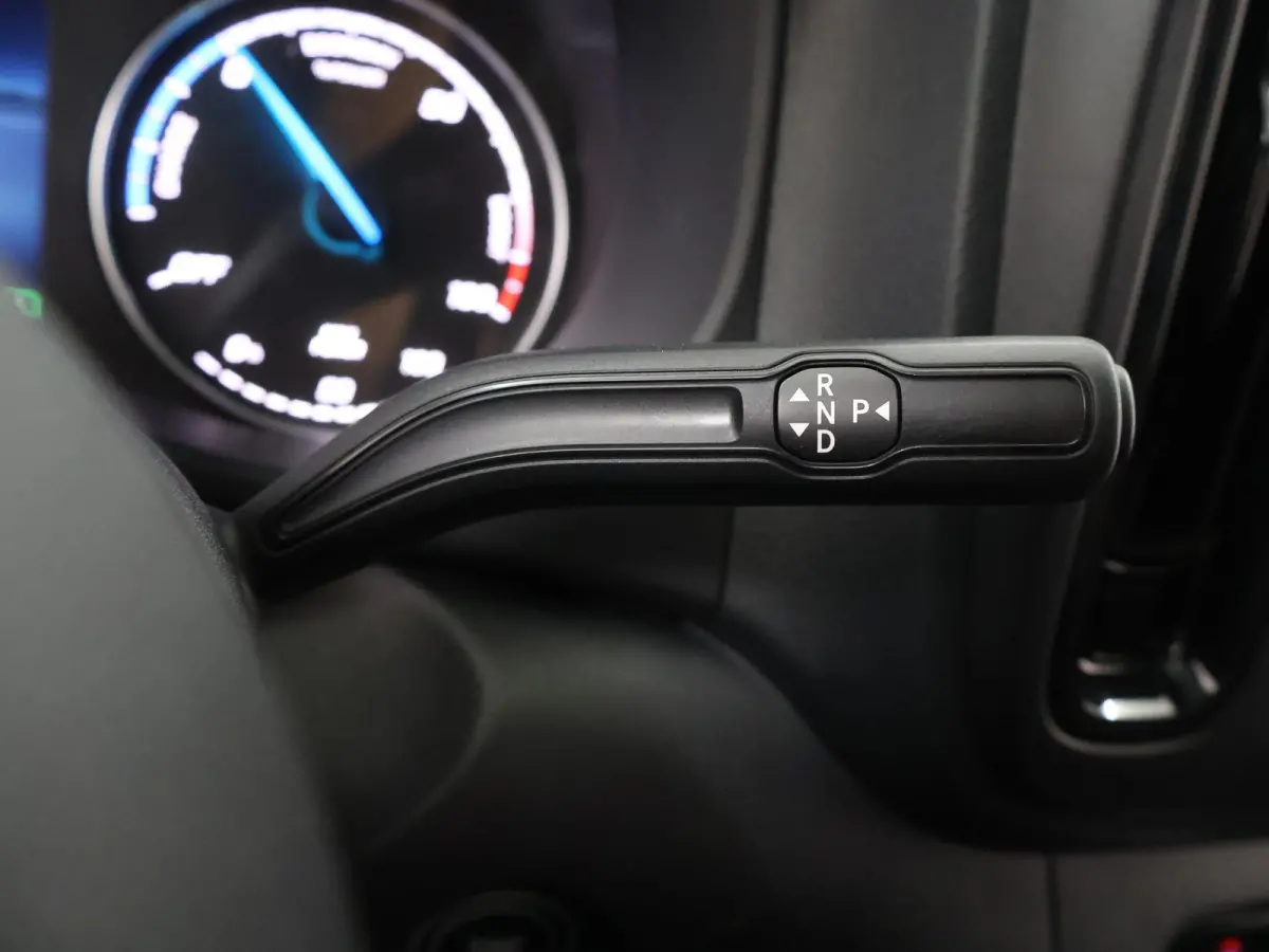 eVito L2 66 kWh | Stoelverwarming | Apple Carplay | Achteruitrijcamera | Airco | Dodehoekassistent |
