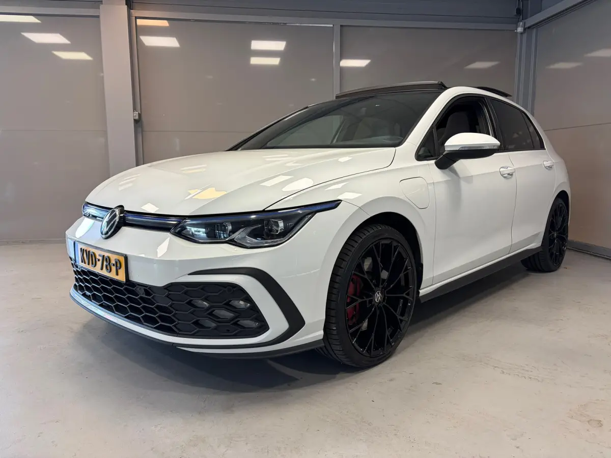 GTE 1.4 eHybrid | panorama-dak | iQ Light | 19" lichtmetalen velgen |