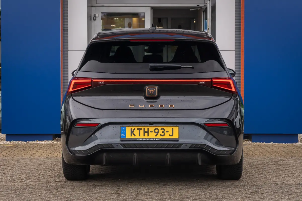 Adrenaline 62 kWh | Cruise Control Adaptief | Apple Carplay/Android Auto | 19'' L.M . | Navi | LED | Full-LED koplampen | Lichtmetalen velgen 19" | Navigatiesysteem full map