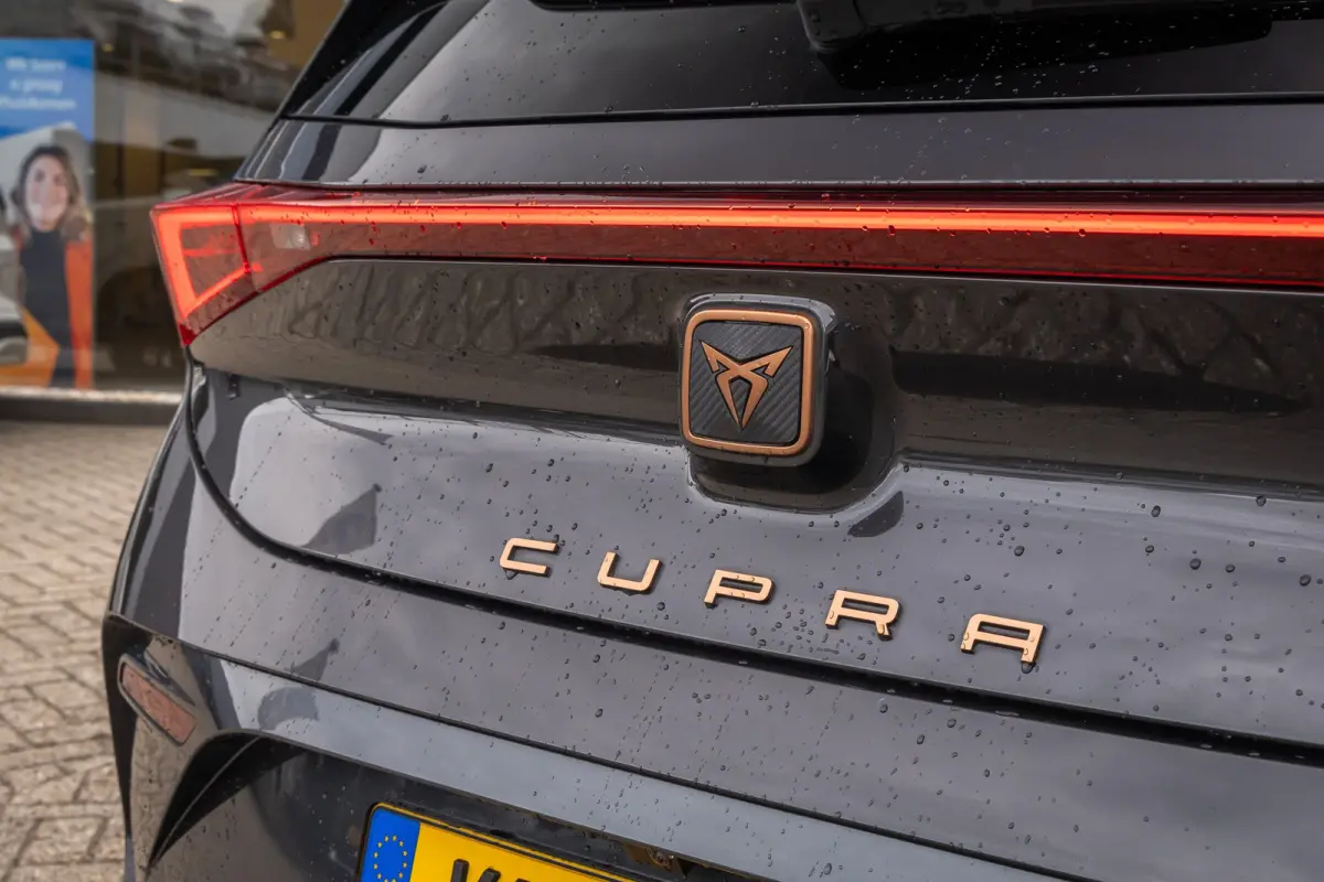 Adrenaline 62 kWh | Cruise Control Adaptief | Apple Carplay/Android Auto | 19'' L.M . | Navi | LED | Full-LED koplampen | Lichtmetalen velgen 19" | Navigatiesysteem full map