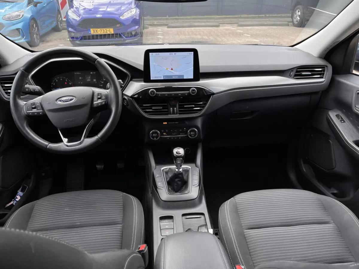 1.5 EcoBoost Titanium 150PK Elek. Trekhaak Winterpack Camera Cruise Navi Parkeersensoren Climate 18'' Velgen Privacy Glass *1800KG Trekgewicht*