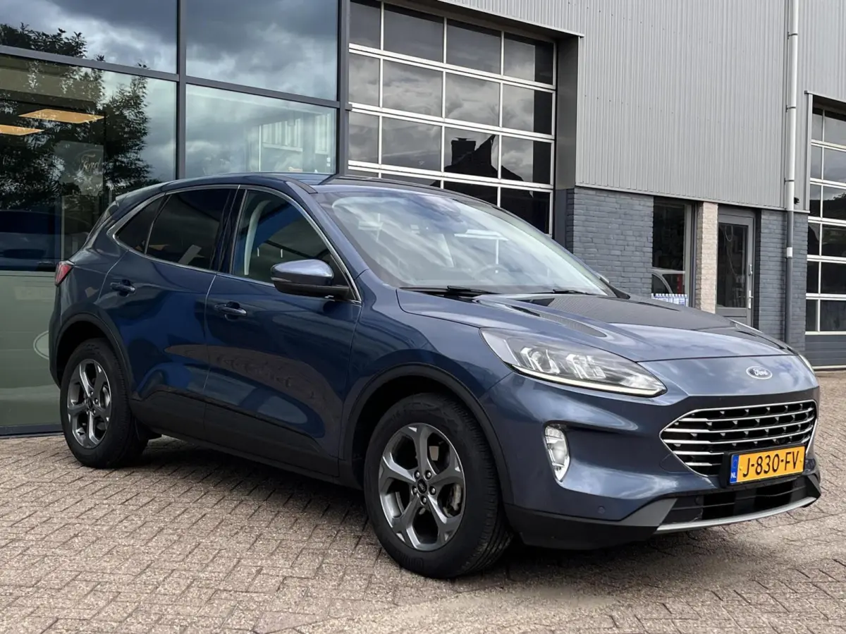 1.5 EcoBoost Titanium 150PK Elek. Trekhaak Winterpack Camera Cruise Navi Parkeersensoren Climate 18'' Velgen Privacy Glass *1800KG Trekgewicht*