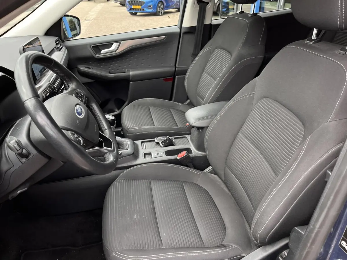 1.5 EcoBoost Titanium 150PK Elek. Trekhaak Winterpack Camera Cruise Navi Parkeersensoren Climate 18'' Velgen Privacy Glass *1800KG Trekgewicht*