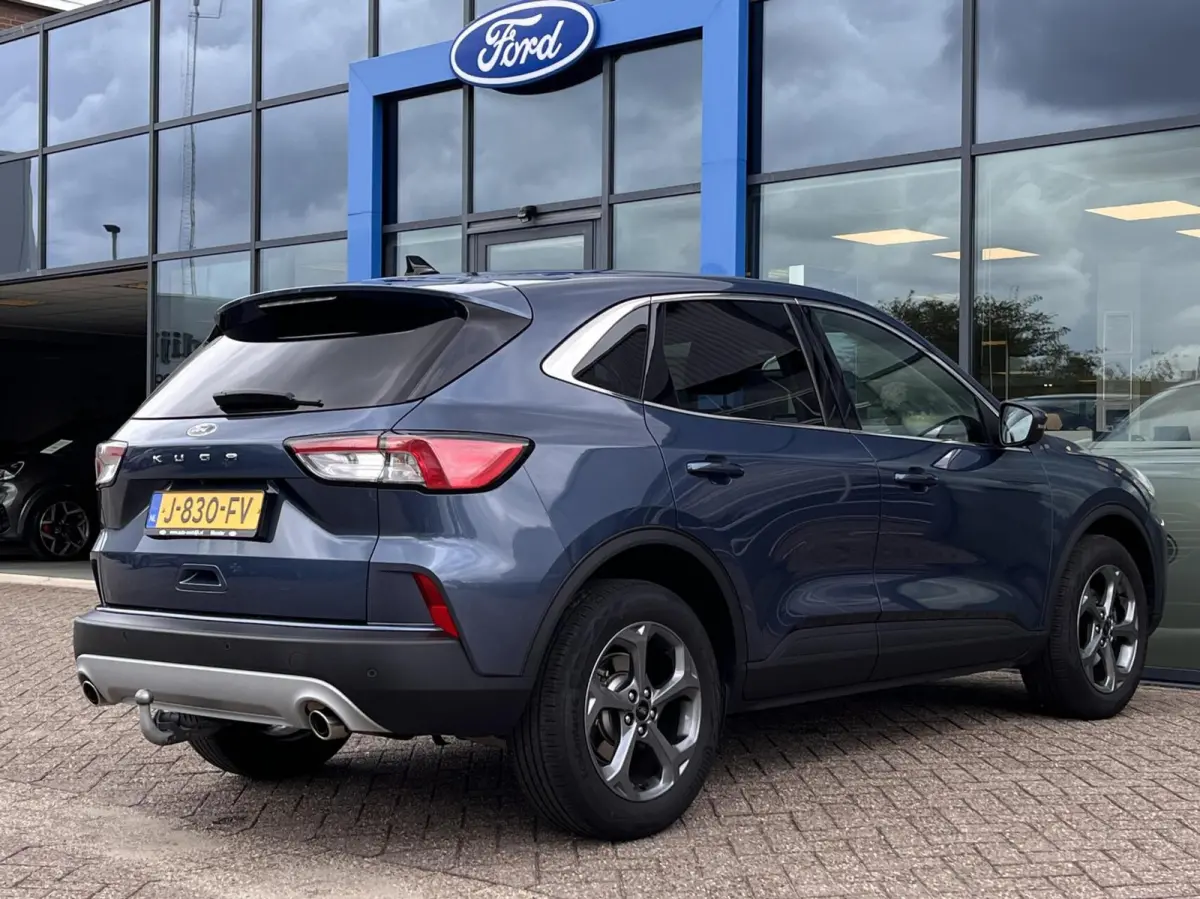 1.5 EcoBoost Titanium 150PK Elek. Trekhaak Winterpack Camera Cruise Navi Parkeersensoren Climate 18'' Velgen Privacy Glass *1800KG Trekgewicht*