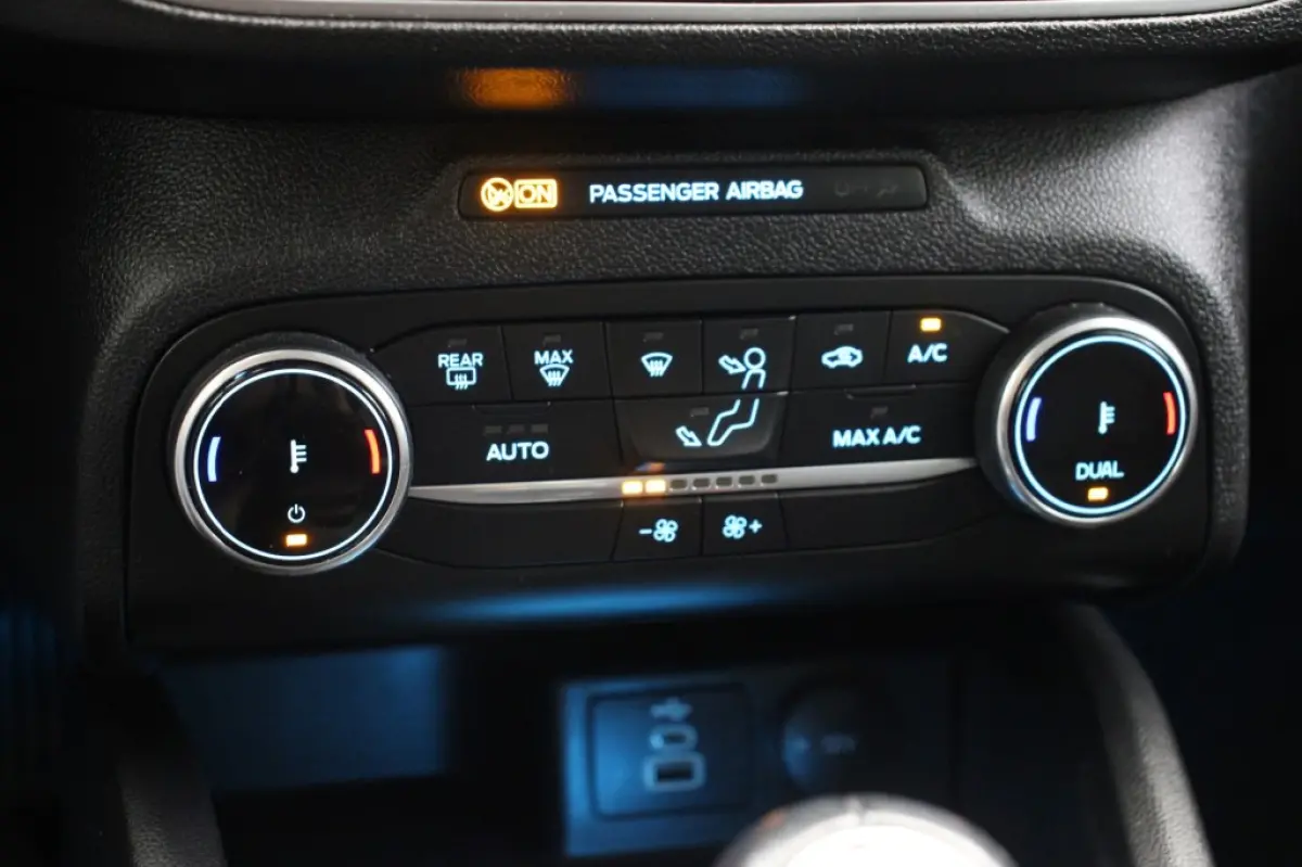 1.0 EcoBoost Hybrid Titanium Style - Carplay, Camera, Clima, Blind Spot