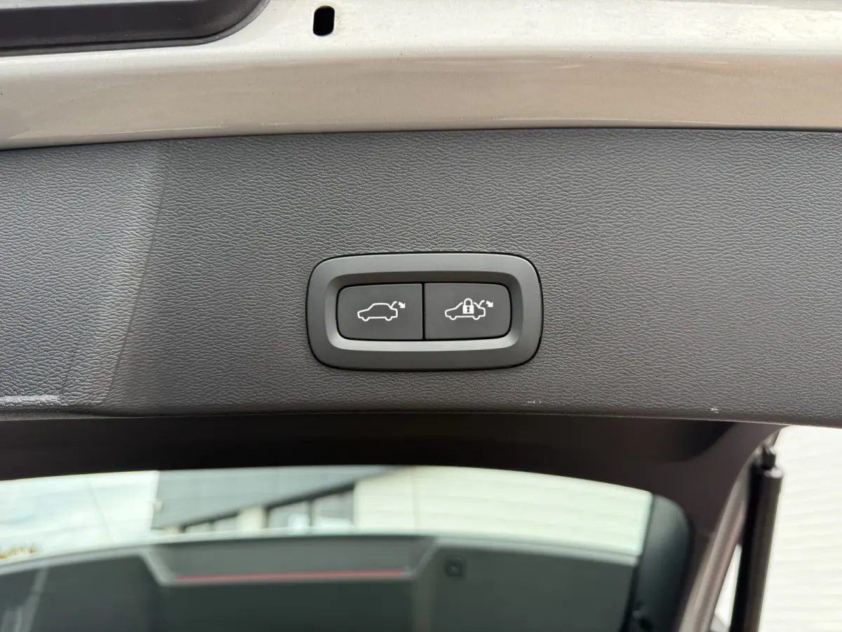 1.5 T5 Plug-in hybrid Core Bright | Navi | CarPlay | LED | DAB+ | 18 inch
