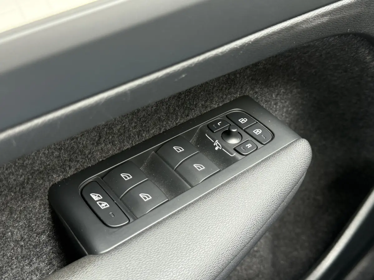 1.5 T5 Plug-in hybrid Core Bright | Navi | CarPlay | LED | DAB+ | 18 inch