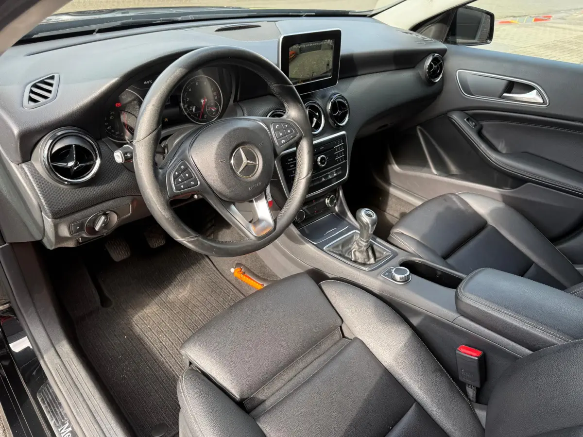 160 AMG Night Edition | 1E EIGENAAR | 12MND GARANTIE | LED | CRUISE | NAVI | BLUETOOTH | TREKHAAK |