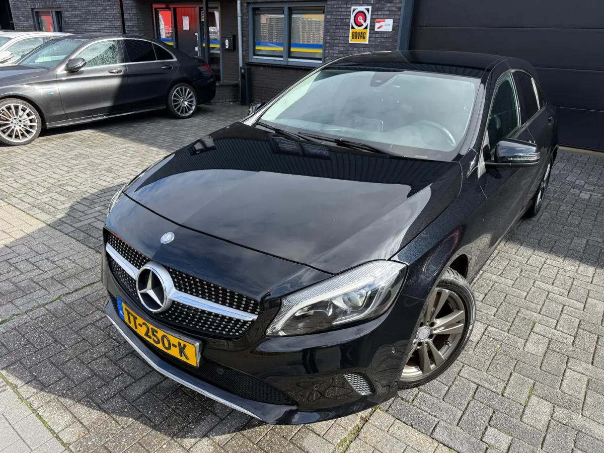 160 AMG Night Edition | 1E EIGENAAR | 12MND GARANTIE | LED | CRUISE | NAVI | BLUETOOTH | TREKHAAK |