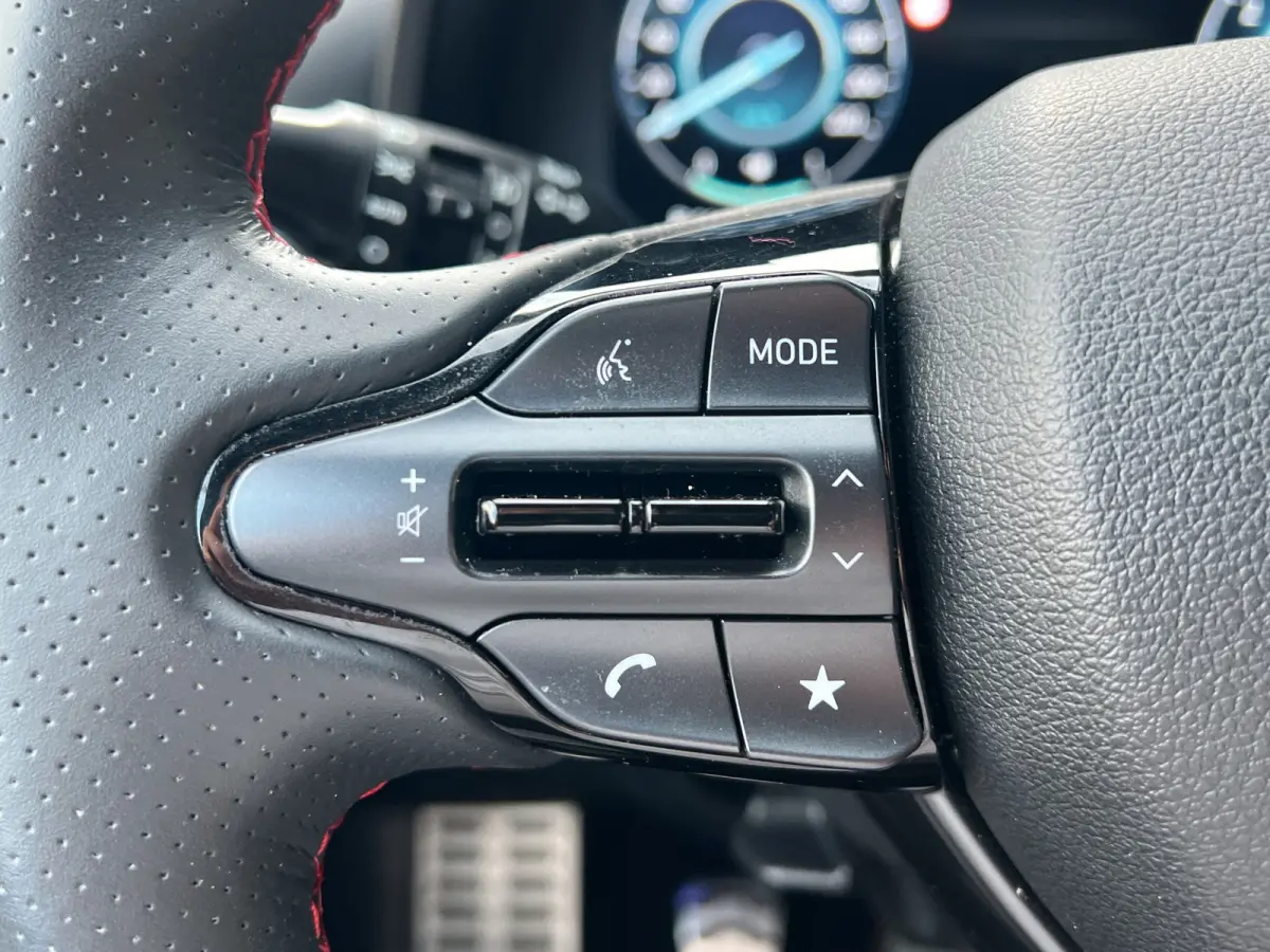 1.0 T-GDI 100pk N-Line | Camera | Carplay | Premium audio | Cruise controle | Navigatie | 17'' velgen | Dodehoek detectie | Parkeersensoren