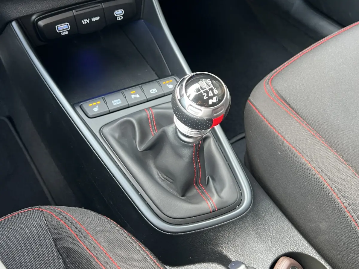 1.0 T-GDI 100pk N-Line | Camera | Carplay | Premium audio | Cruise controle | Navigatie | 17'' velgen | Dodehoek detectie | Parkeersensoren