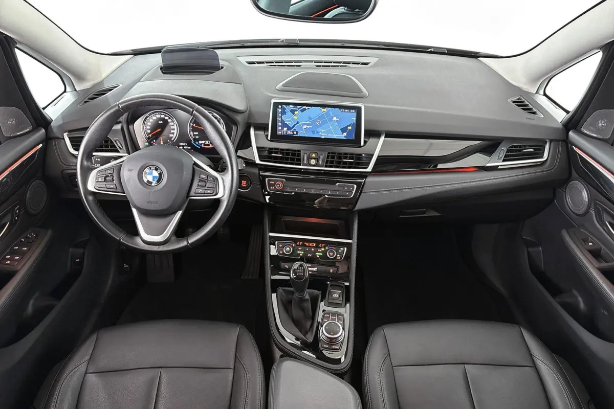 216i Business Edition Plus Trekhaak Stoelverwarming Head-Up Harman Kardon