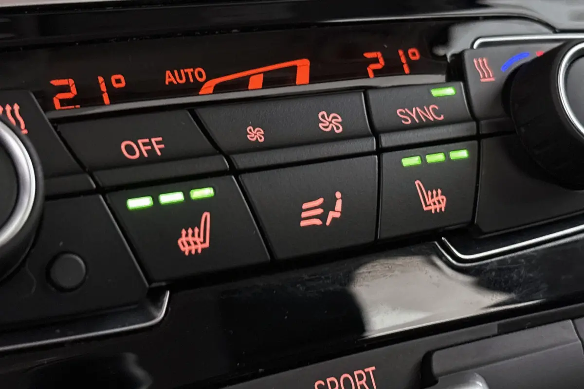 216i Business Edition Plus Trekhaak Stoelverwarming Head-Up Harman Kardon
