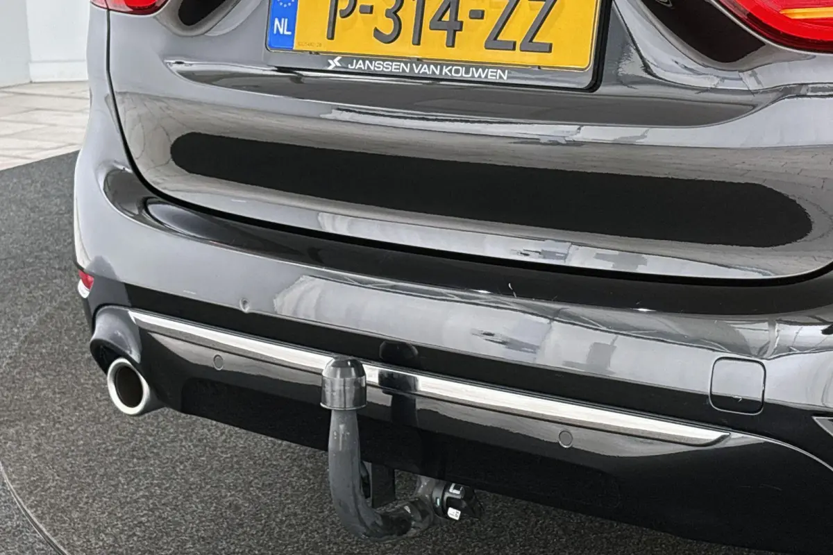 216i Business Edition Plus Trekhaak Stoelverwarming Head-Up Harman Kardon