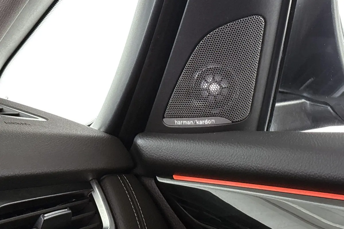 216i Business Edition Plus Trekhaak Stoelverwarming Head-Up Harman Kardon