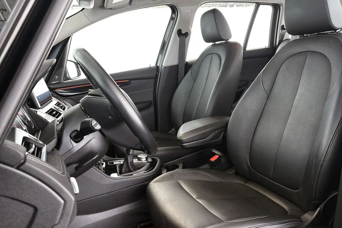 216i Business Edition Plus Trekhaak Stoelverwarming Head-Up Harman Kardon