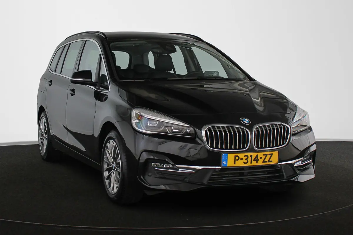 216i Business Edition Plus Trekhaak Stoelverwarming Head-Up Harman Kardon