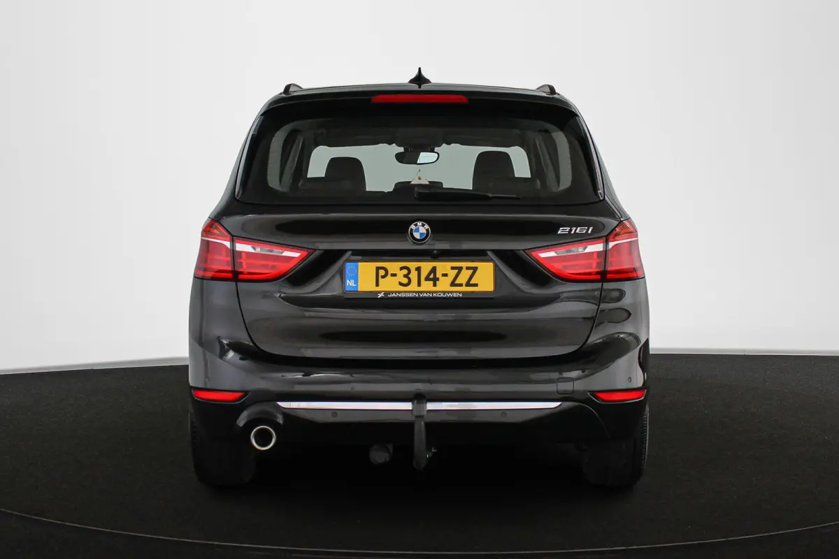 216i Business Edition Plus Trekhaak Stoelverwarming Head-Up Harman Kardon