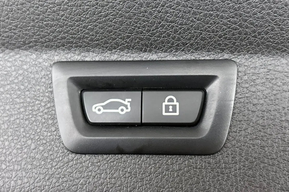 216i Business Edition Plus Trekhaak Stoelverwarming Head-Up Harman Kardon