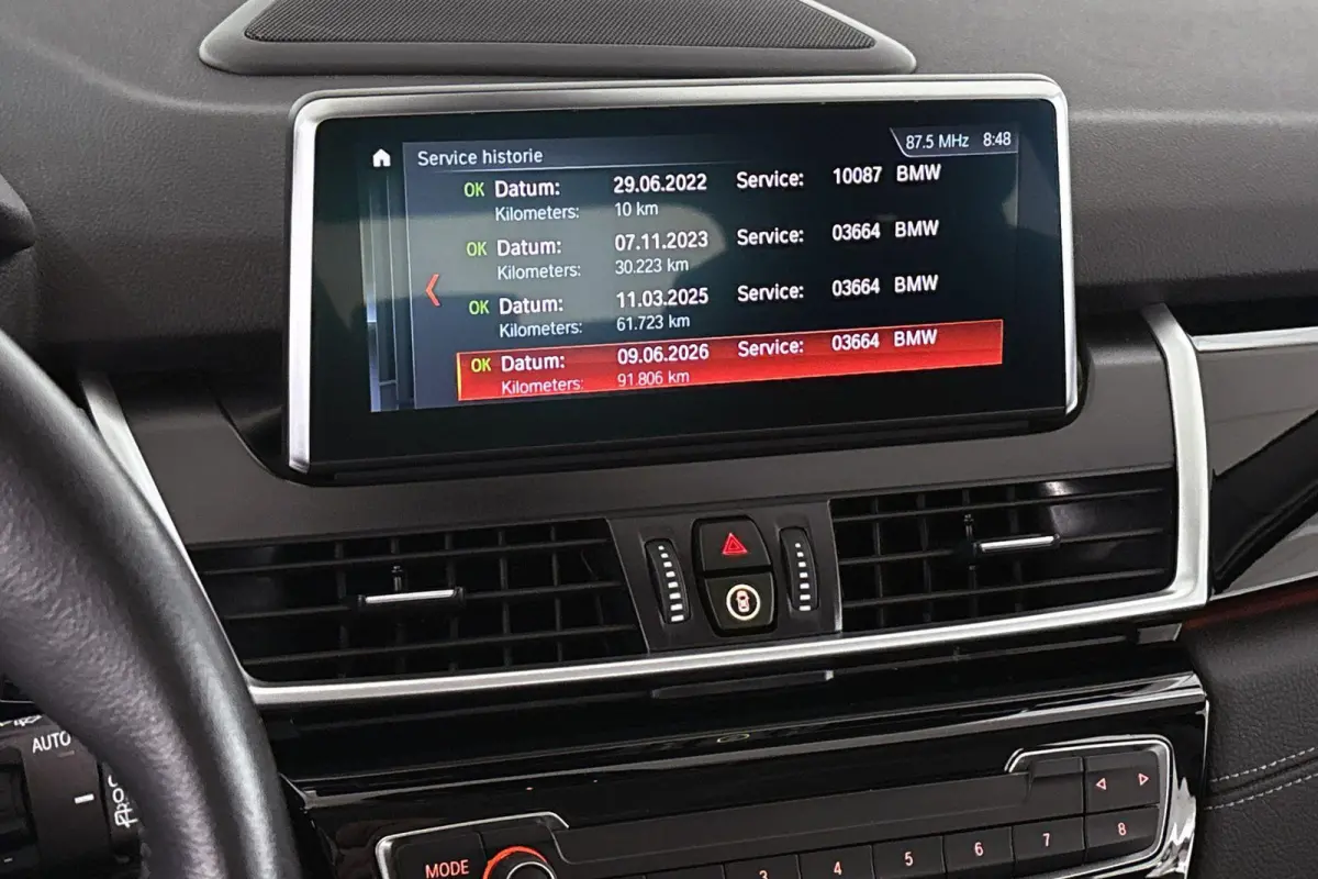 216i Business Edition Plus Trekhaak Stoelverwarming Head-Up Harman Kardon
