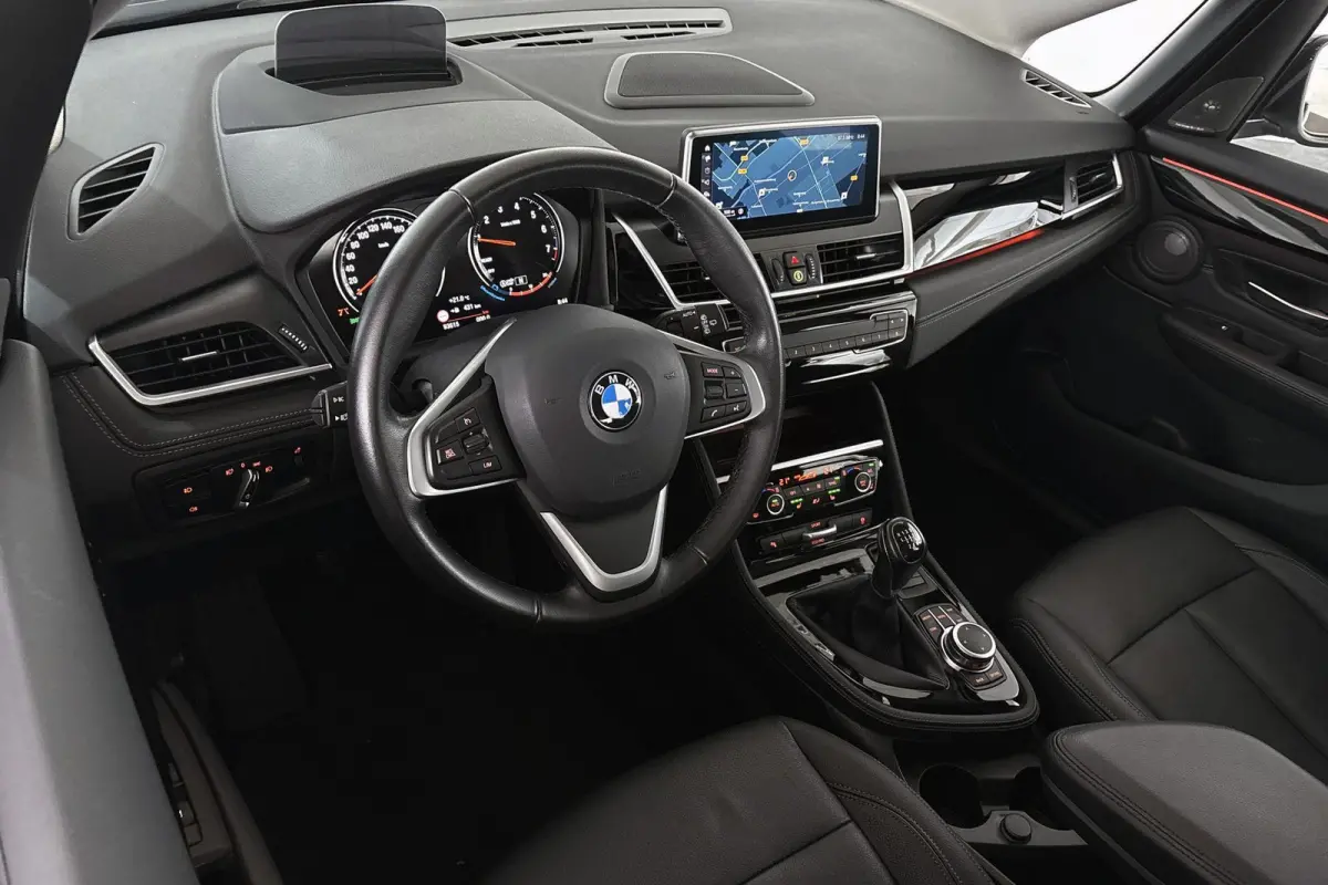 216i Business Edition Plus Trekhaak Stoelverwarming Head-Up Harman Kardon