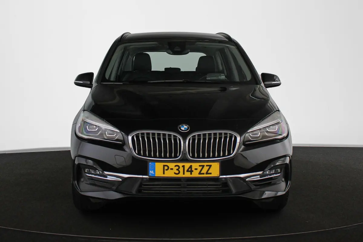 216i Business Edition Plus Trekhaak Stoelverwarming Head-Up Harman Kardon