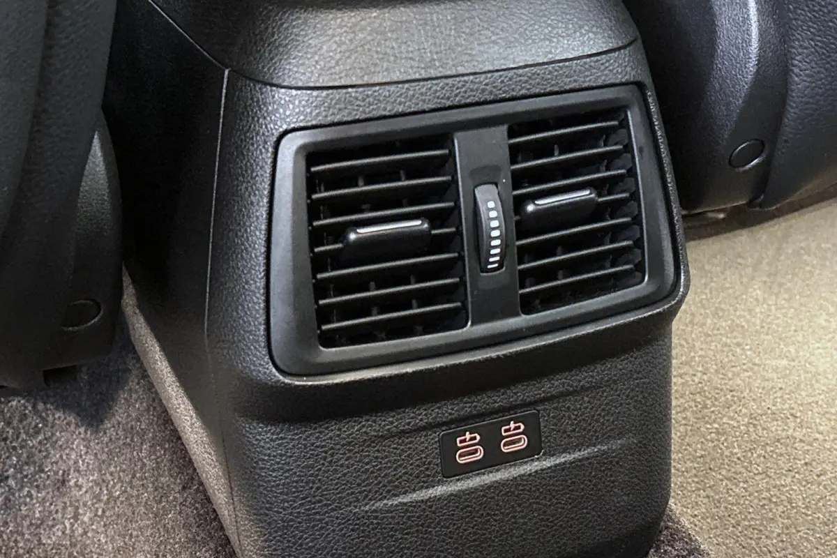 216i Business Edition Plus Trekhaak Stoelverwarming Head-Up Harman Kardon