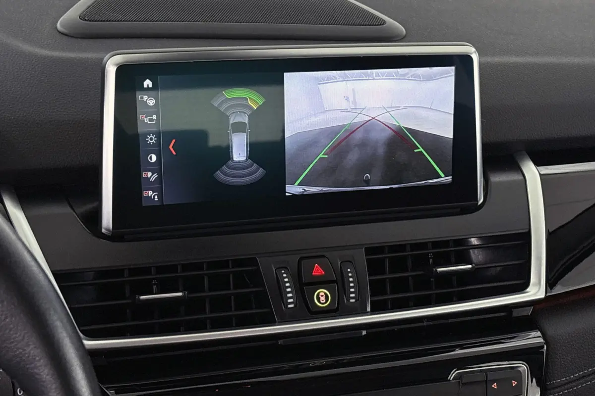 216i Business Edition Plus Trekhaak Stoelverwarming Head-Up Harman Kardon