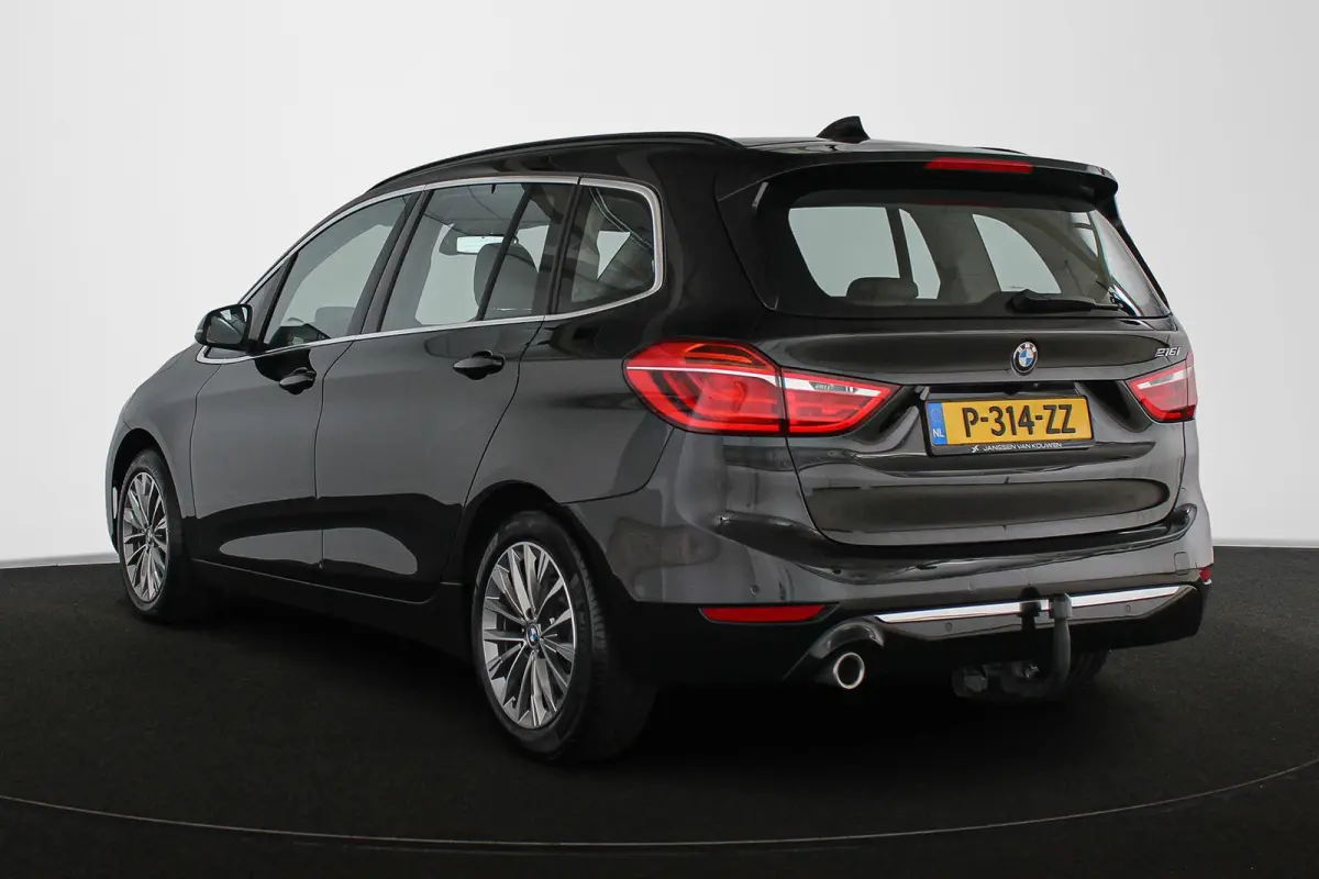 216i Business Edition Plus Trekhaak Stoelverwarming Head-Up Harman Kardon
