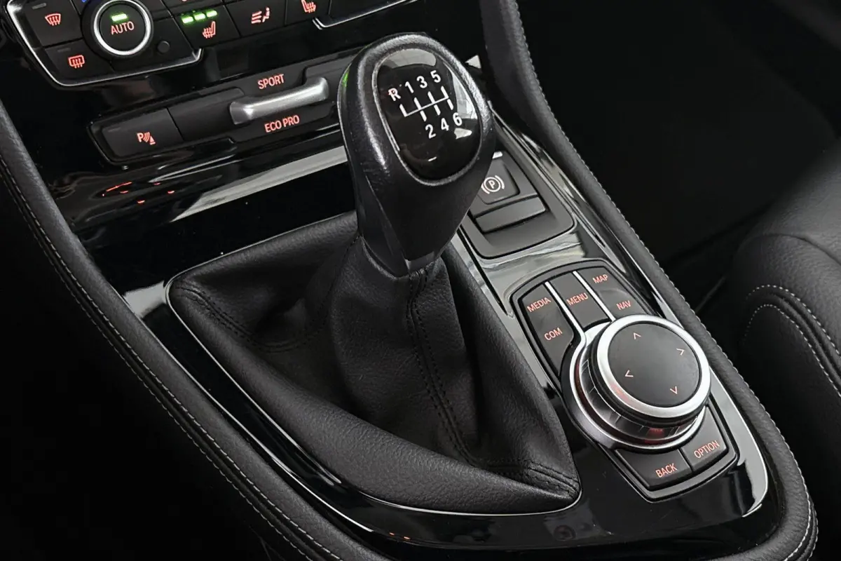 216i Business Edition Plus Trekhaak Stoelverwarming Head-Up Harman Kardon