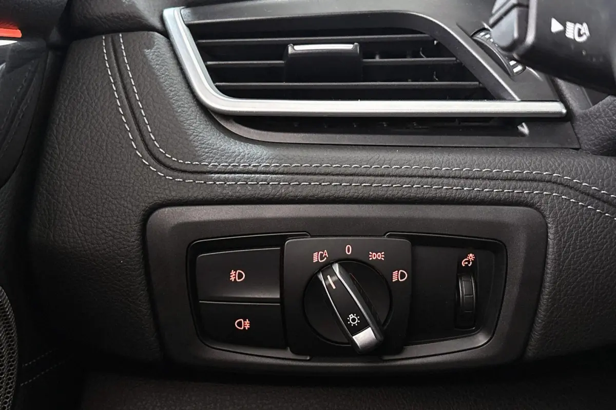 216i Business Edition Plus Trekhaak Stoelverwarming Head-Up Harman Kardon