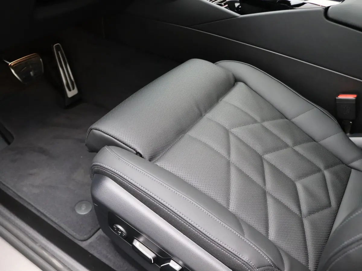 eDrive40 | M Sportpakket Pro | Panoramadak | Bowers & Wilkins | Comfortstoelen | Trekhaak