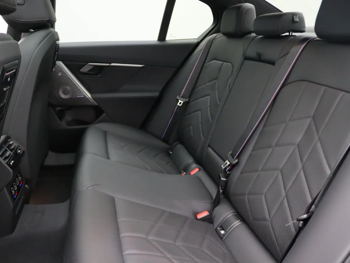 eDrive40 | M Sportpakket Pro | Panoramadak | Bowers & Wilkins | Comfortstoelen | Trekhaak