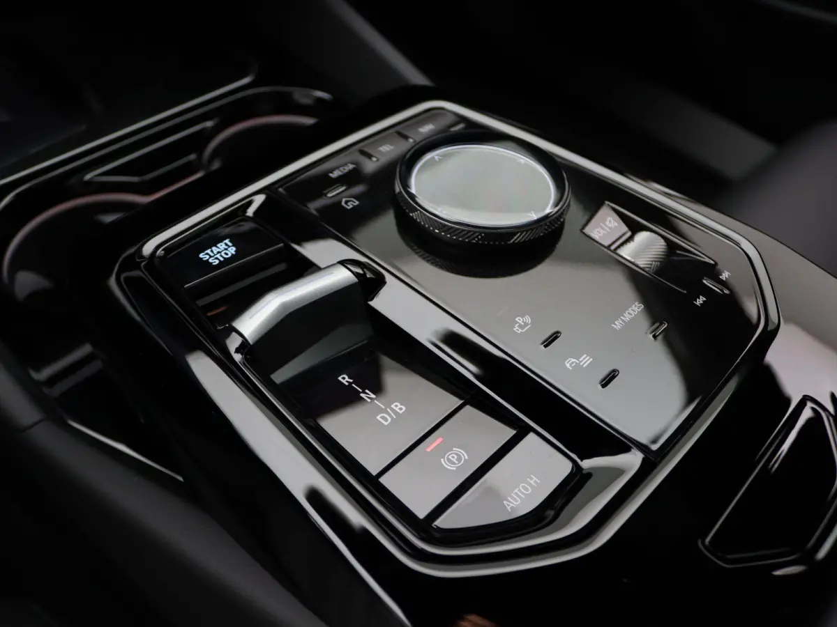 eDrive40 | M Sportpakket Pro | Panoramadak | Bowers & Wilkins | Comfortstoelen | Trekhaak