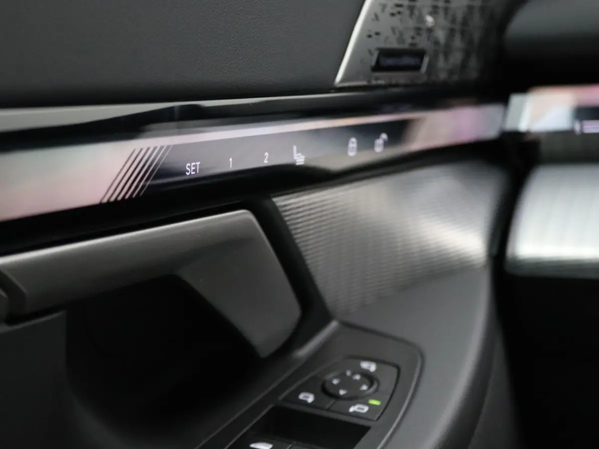 eDrive40 | M Sportpakket Pro | Panoramadak | Bowers & Wilkins | Comfortstoelen | Trekhaak