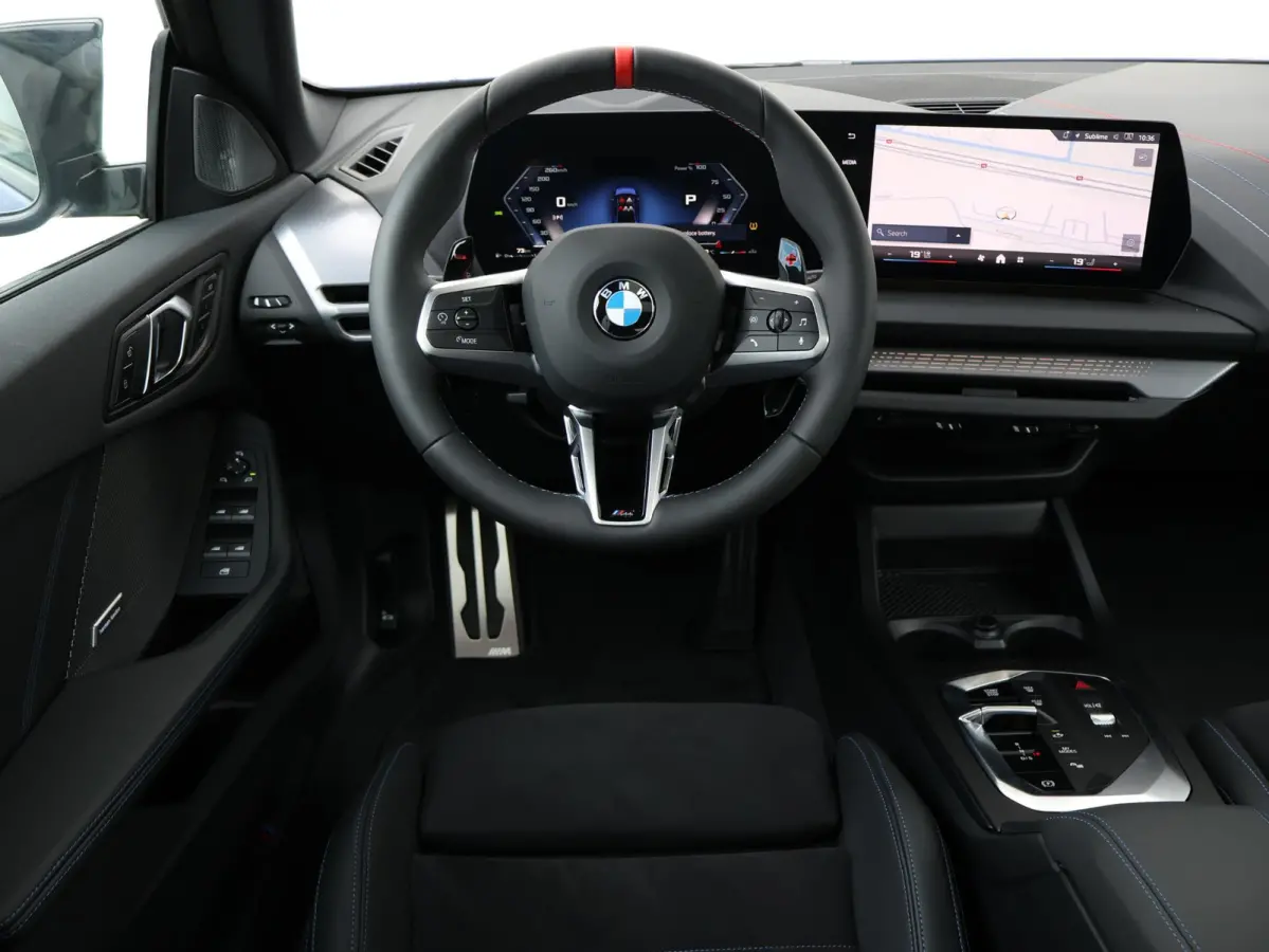 M235 xDrive | M Sportpakket Pro | M Compound remsysteem | Panoramadak | Harman Kardon | Head-Up Display