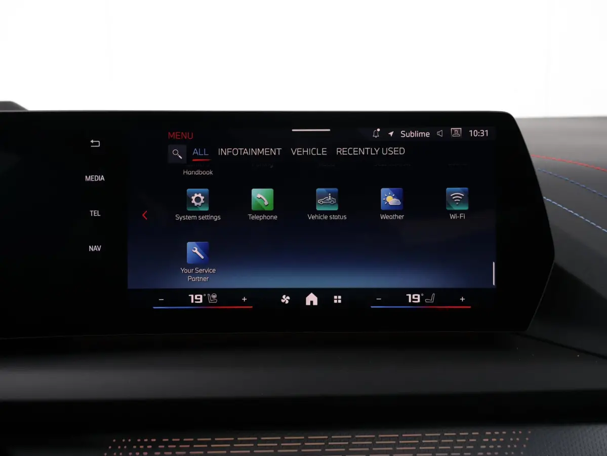 M235 xDrive | M Sportpakket Pro | M Compound remsysteem | Panoramadak | Harman Kardon | Head-Up Display
