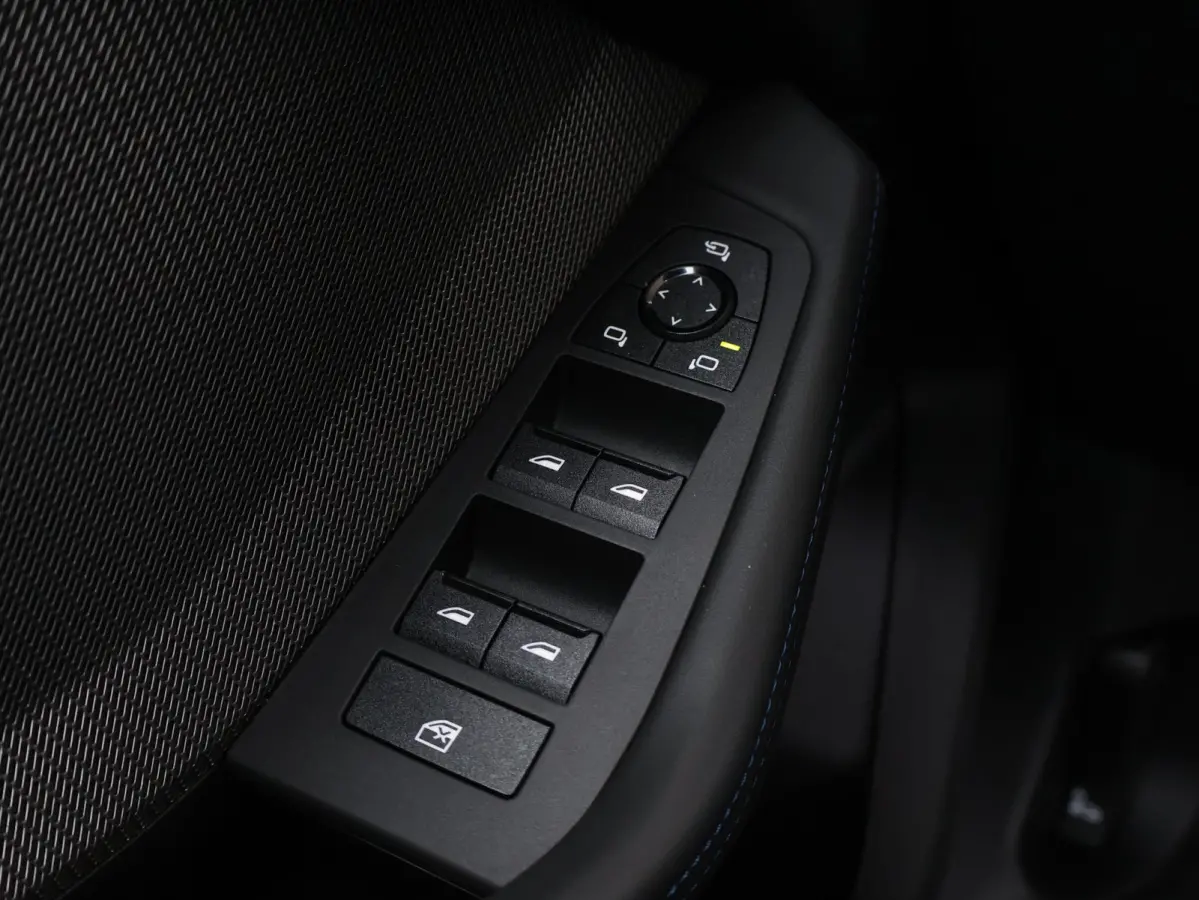 M235 xDrive | M Sportpakket Pro | M Compound remsysteem | Panoramadak | Harman Kardon | Head-Up Display